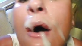 Ang Hot Brunette Slut ay Fucks Her BFs Friend