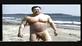 Ang pagpapadala ng Latina ay may malaking titi