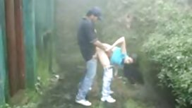Nag-uudyok na Guy Licking Pussy Hanggang Nagagawa Niya ang Kanyang Cum