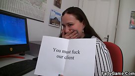 Maikling Haired Babe Erotic Massage At Oily Pussy Pagbabarena