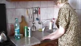 Ang Little Russian Blonde Anjelica ay nakakakuha ng masikip na Hole Fucked