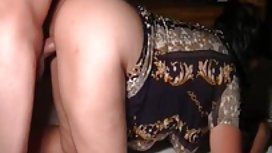 Tinedyer na Blonde Pinakamagandang Kaibigan Ilabas ang kanilang Pussies