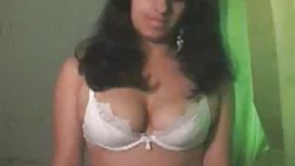 Malibog Babe Masturbates Sa Webcam