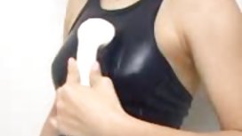 Kinky kalapating mababa ang lipad ang kagustuhan na tikman ang sariwang umihi habang nakakakuha ng nailed